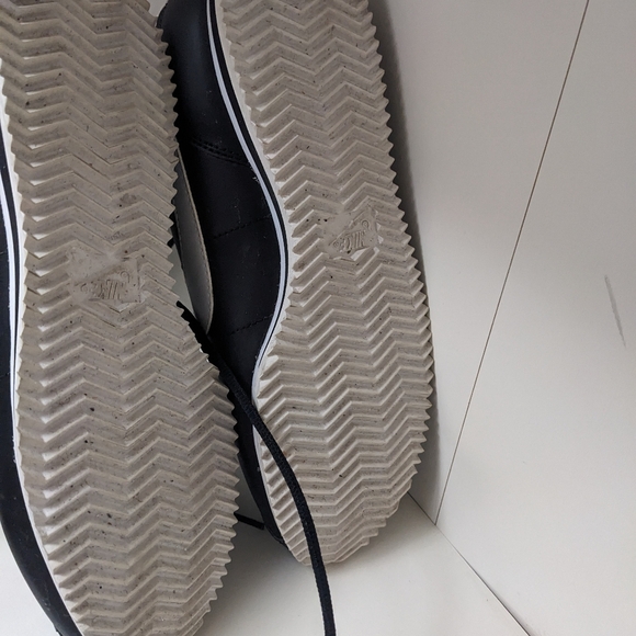 Nike shoes - Picture 4 of 5